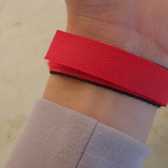 Vintage 80s Red & Black Velcro Sport Watch Made in Japan - Picture 4 of 9